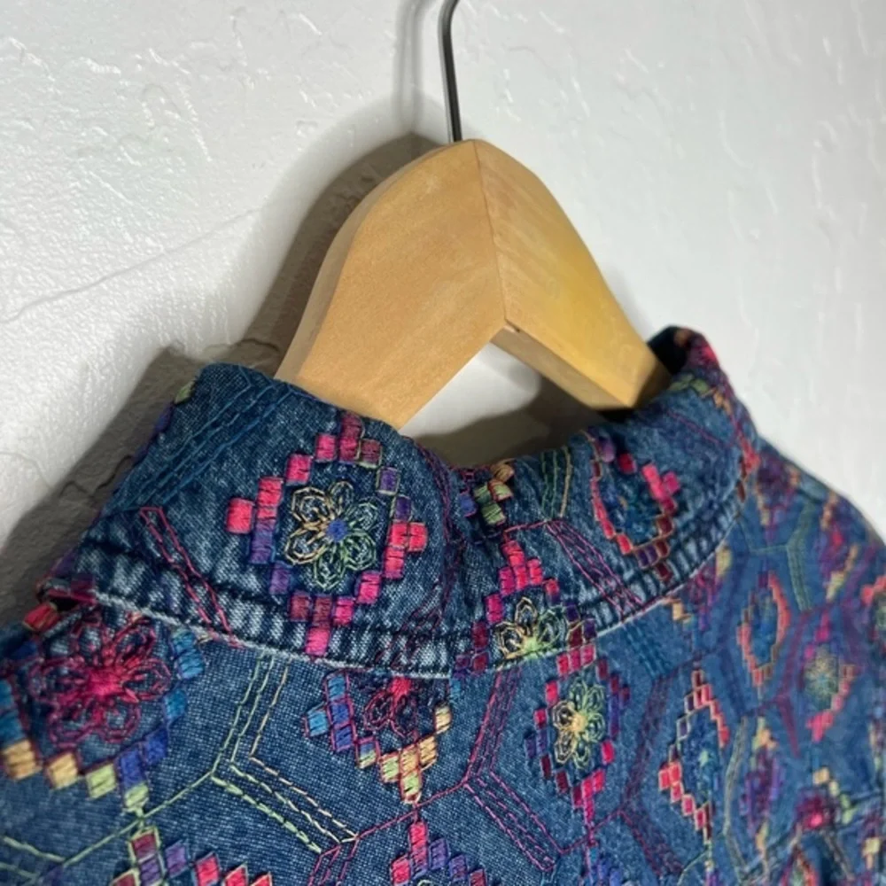 Shacket Denim Shirt LightweightJacket | Medium Southwest Embroidered EUC